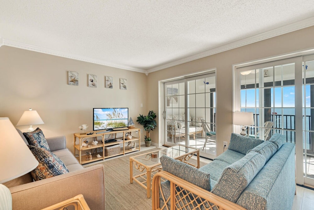 Gulf Tower 12A Direct Gulf front 2 2 Sleeps 6 - featured photo