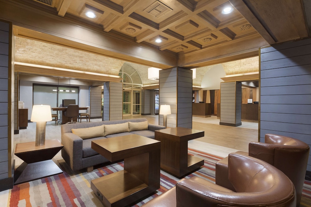 Embassy Suites by Hilton El Paso - photo 5