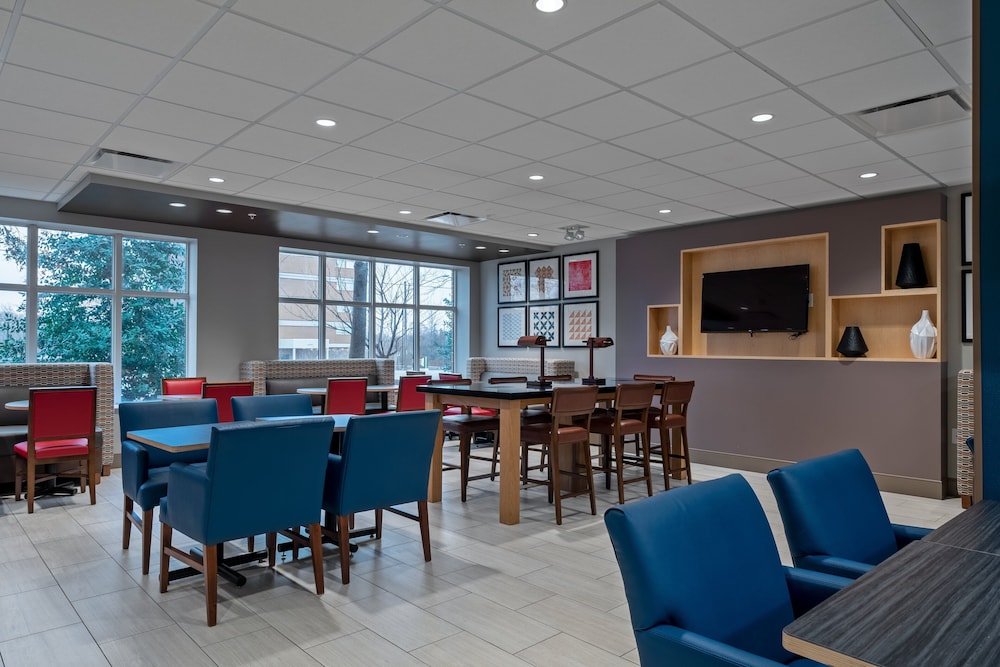 Holiday Inn Express Hotel & Suites Woodbridge by IHG - photo 42
