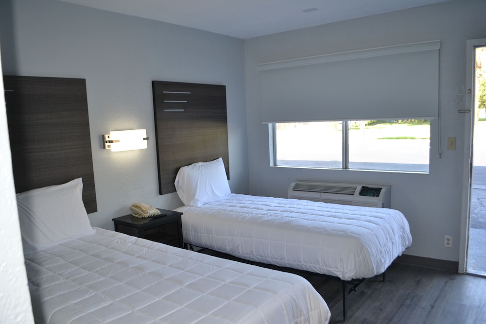 Knights Inn Jacksonville at Harts Rd - photo 4