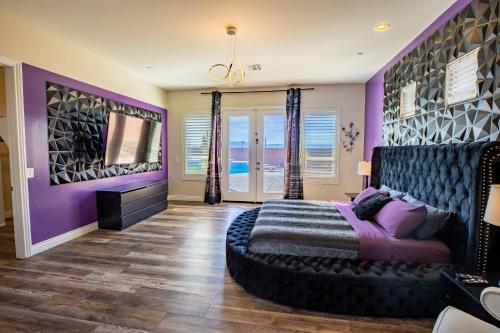 3400 SqFt House W 40Ft Heated Pool Spa Strip View