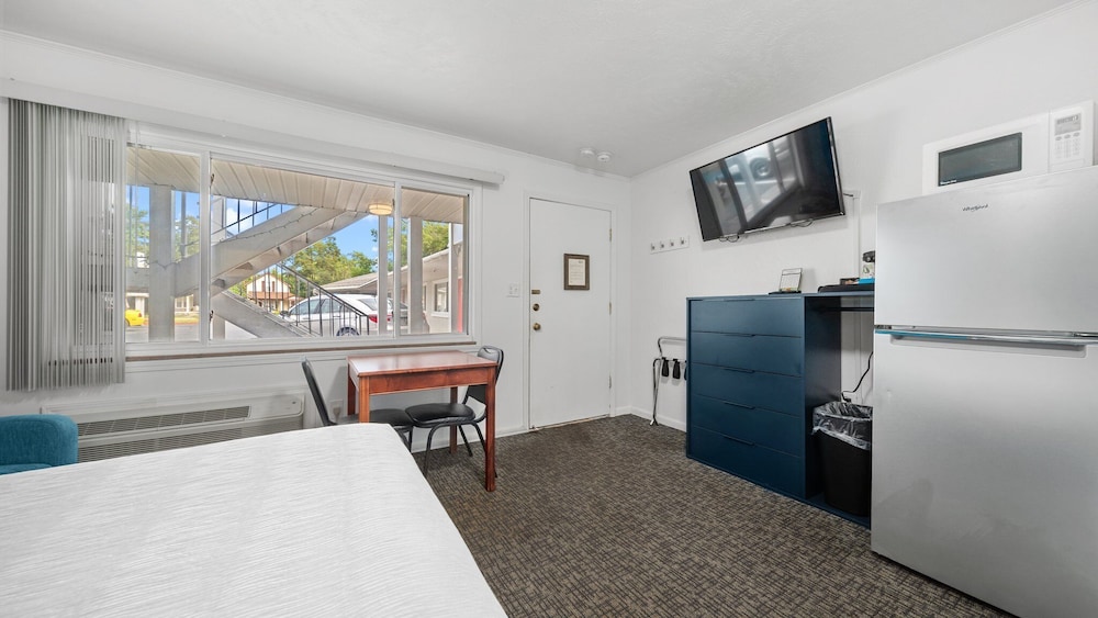 Grand Traverse Motel - photo 16