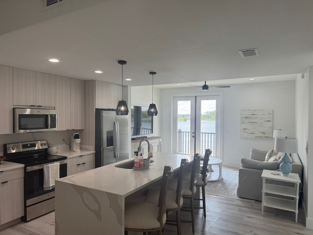 Handsboro Pointe Condo & Suites — 4-Star Luxury Hotel in Gulfport, United States