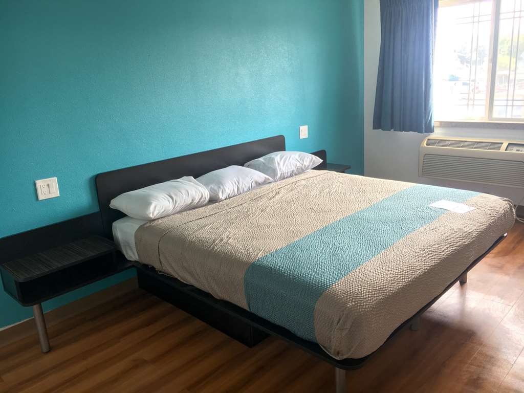 Motel 6 Norwalk CA - photo 12