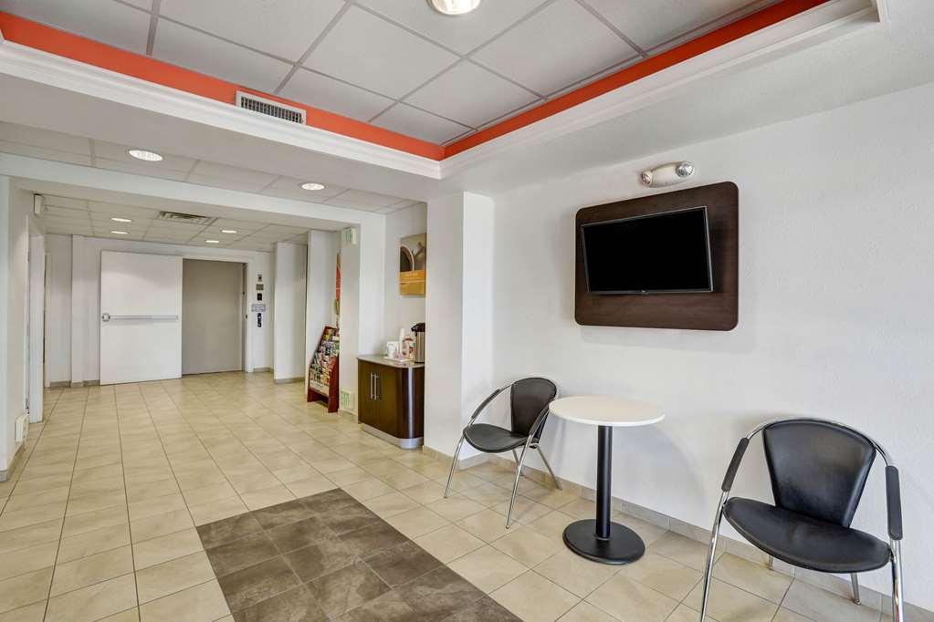 Howard Johnson by Wyndham Lemoore - photo 21