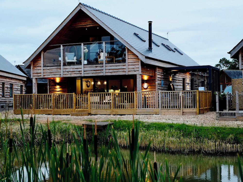 Lake View Lodge — 4-Star Luxury Hotel in Lincoln, United Kingdom