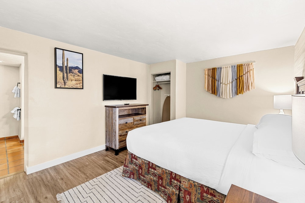 Lodge on the Desert - photo 40