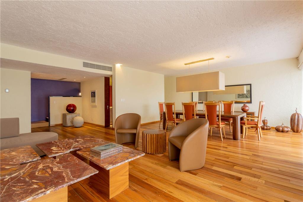 Viceroy Suite common area