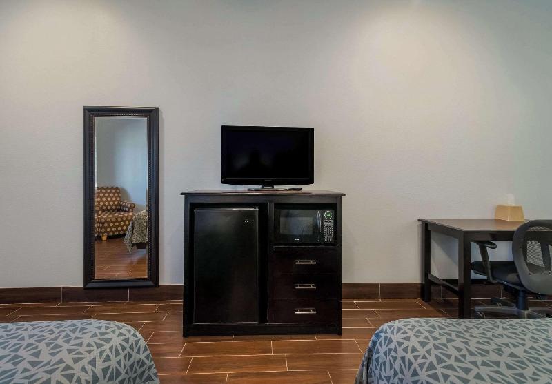 Econo Lodge Inn & Suites Fulton Rockport - photo 27