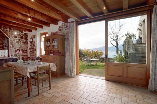 Casa Silvia ll — 4-Star Luxury Hotel in Torri Del Benaco, Italy
