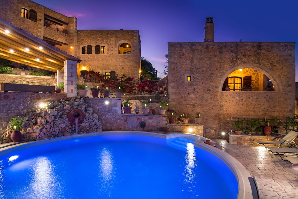Samonas Traditional Villas — 4-Star Luxury Hotel in Chania, Greece