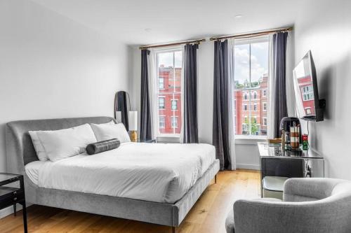 The Phenix Historic DTWN Hotel King Bed Room #300