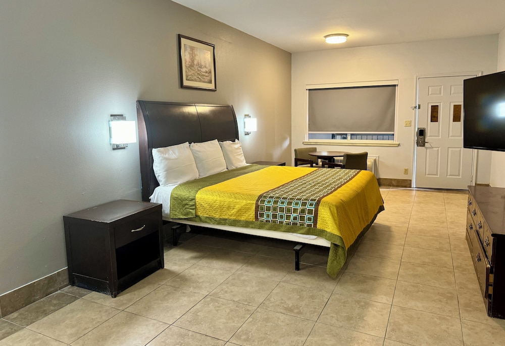 Texas Inn and Suites City Center at University Dr. - photo 18