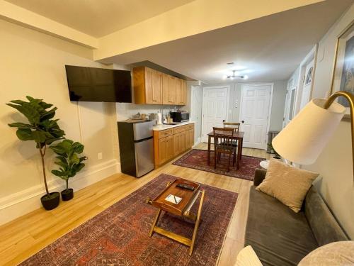 Renovated Studio Near Hospitals Mbta — 4-Star Luxury Hotel in Boston, United States