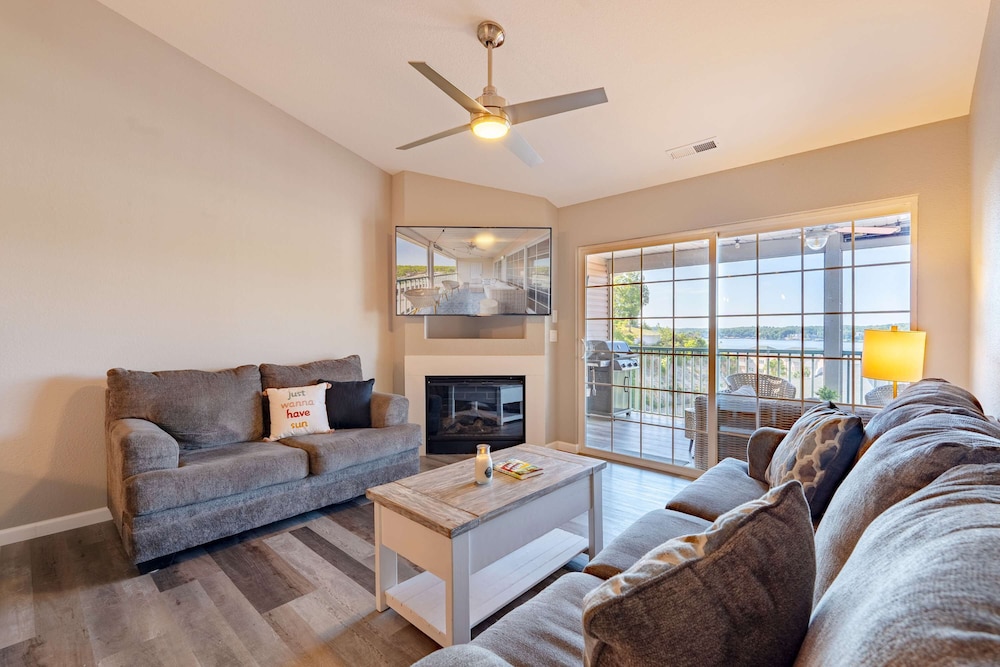 Highland Shores Haven Fit For 7 — 4-Star Luxury Hotel in Lake Ozark, United States
