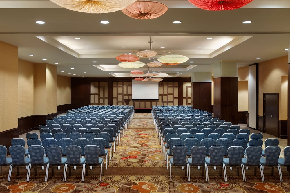 Embassy Suites Los Angeles Glendale - photo 33