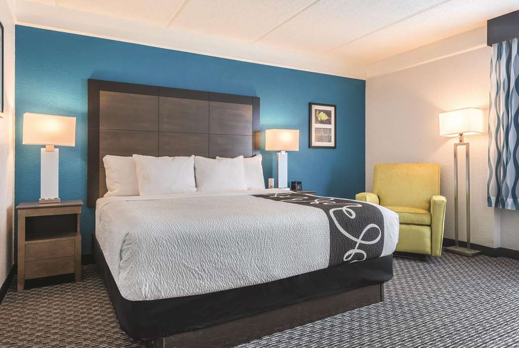 La Quinta Inn & Suites by Wyndham Orlando Lake Mary - photo 25