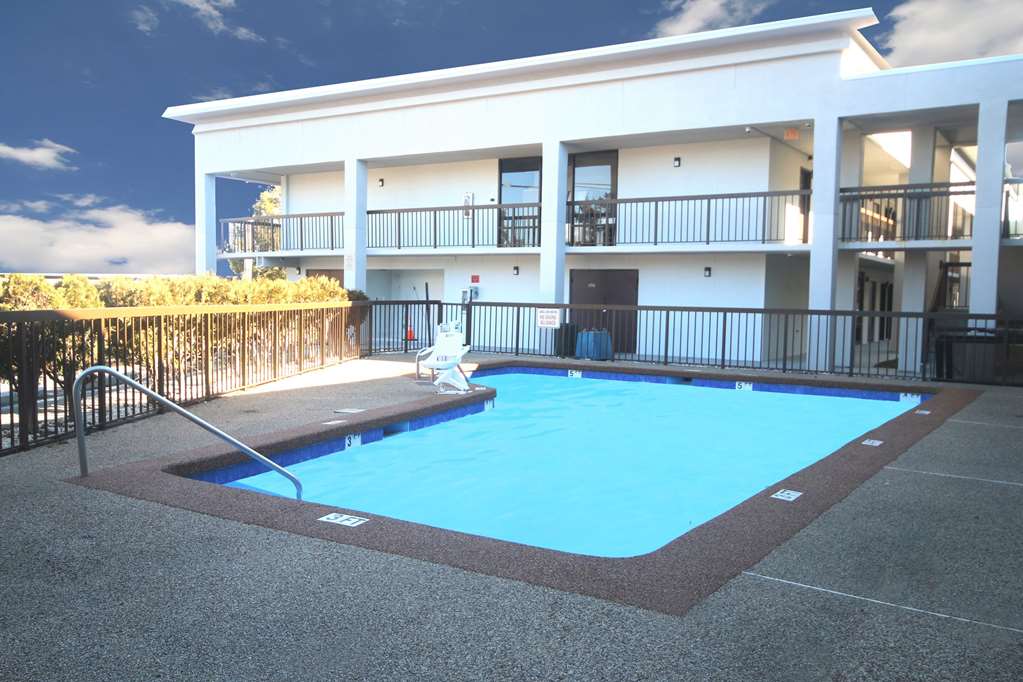 Clarion Pointe Statesville - photo 14