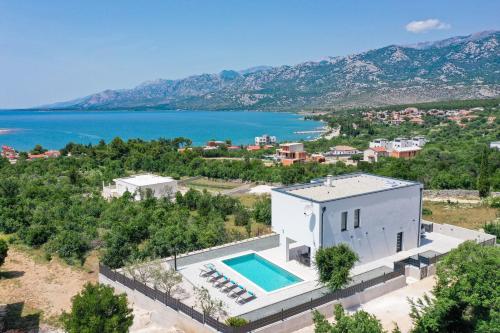 Villa Stellante — 4-Star Luxury Hotel in Jesenice, Croatia