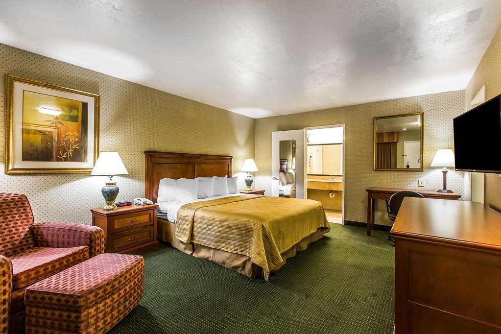Quality Inn Near China Lake Naval Station - photo 14