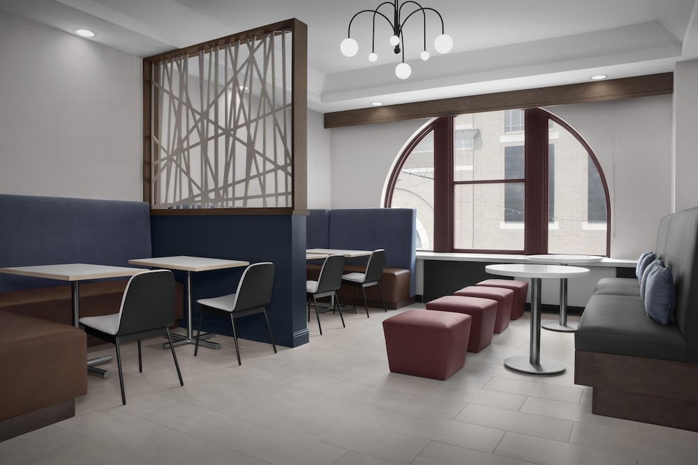 Hampton Inn Indianapolis Downtown Across from Circle Centre - photo 38