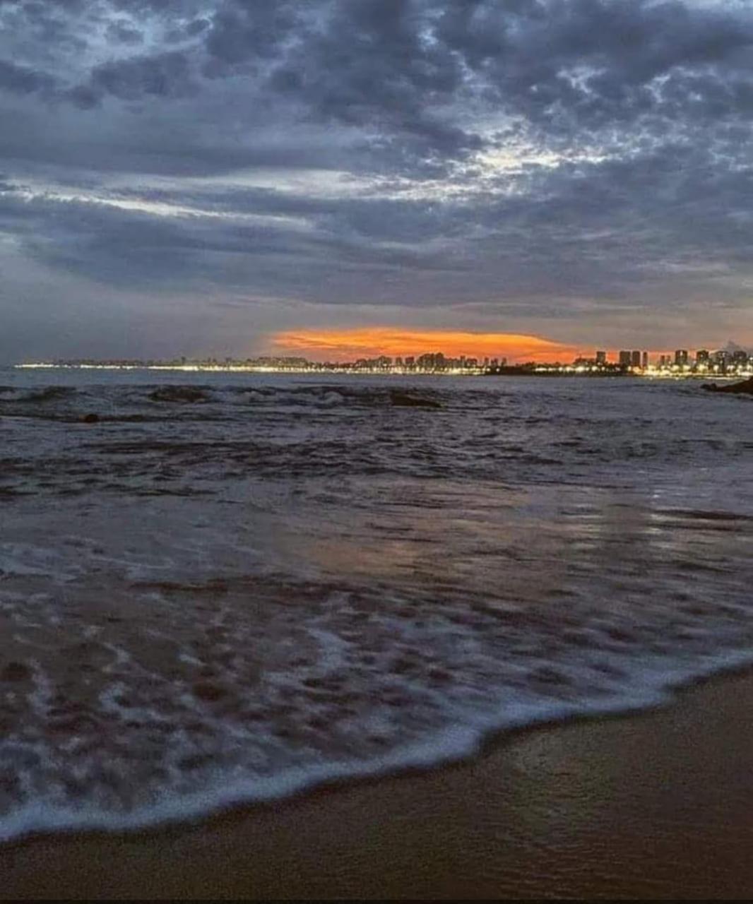Kitnets Itapuã Residência 1 Minuto de Caminhada Ate a Praia - carbon neutral hotel in Salvador