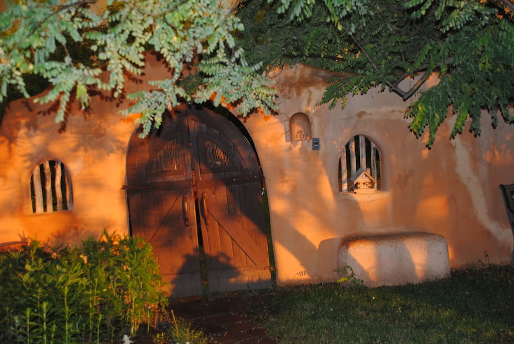 Old Taos Guesthouse B&B - featured photo