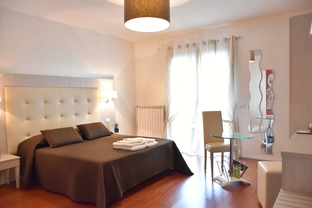 Conte Ardi Luxury Rooms in Santeramo In Colle, Italy