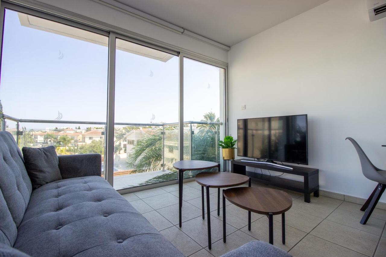 Beachside 1 bed with huge veranda