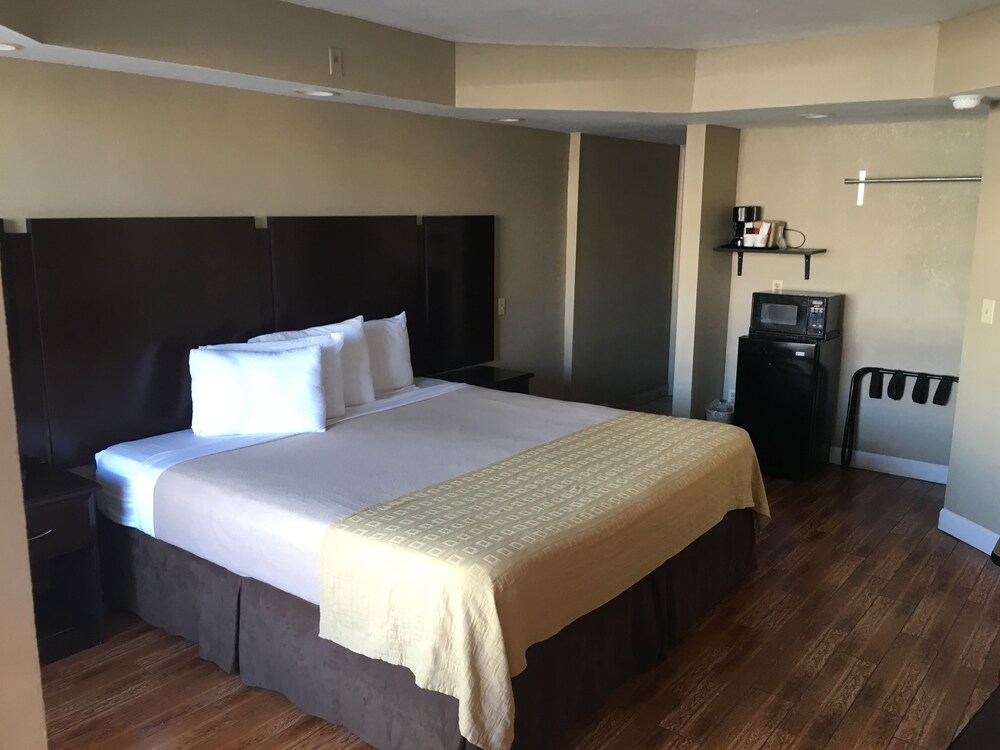 Boardwalk Inn and Suites - photo 11