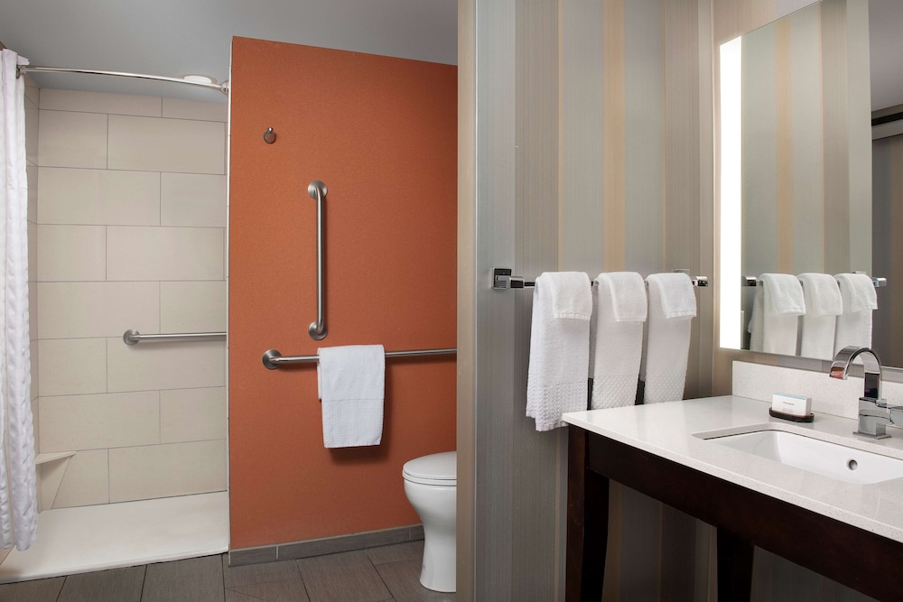 Embassy Suites by Hilton Knoxville West - photo 17