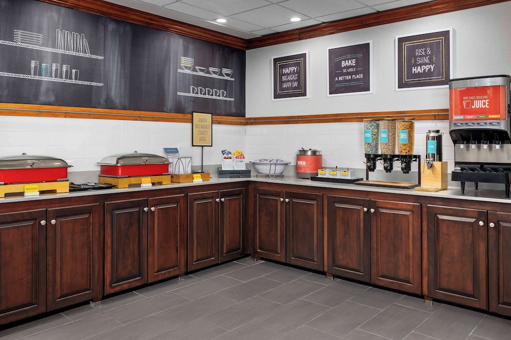Hampton Inn & Suites Lake Mary At Colonial Townpark - photo 21
