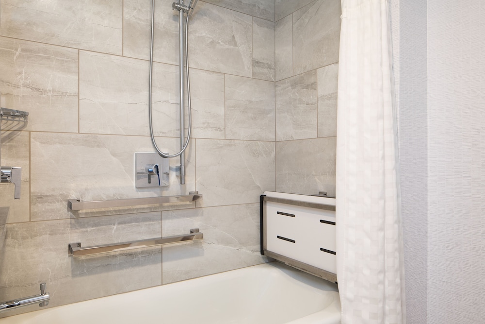 Embassy Suites by Hilton Portland Maine - photo 21