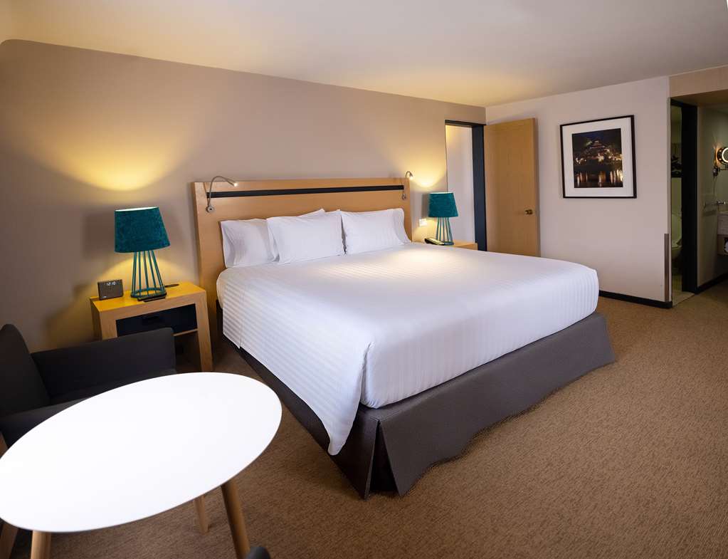 Galeria Plaza Reforma Master Suite Bedroom