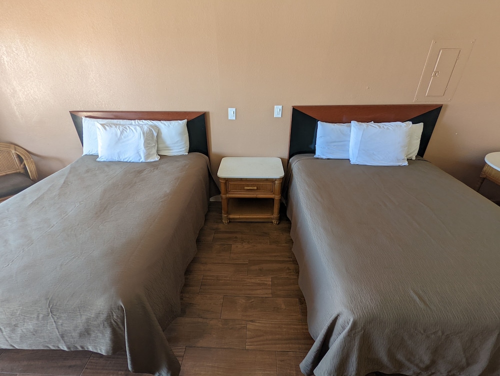 Summer Breeze Motel - photo 18