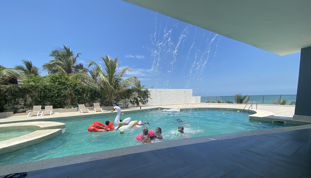 Villa Somone Pied Dans Leau 10966837 — Thies