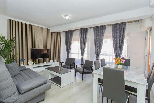 Apartament Layla la Mata — 4-Star Luxury Hotel in Torrevieja, Spain