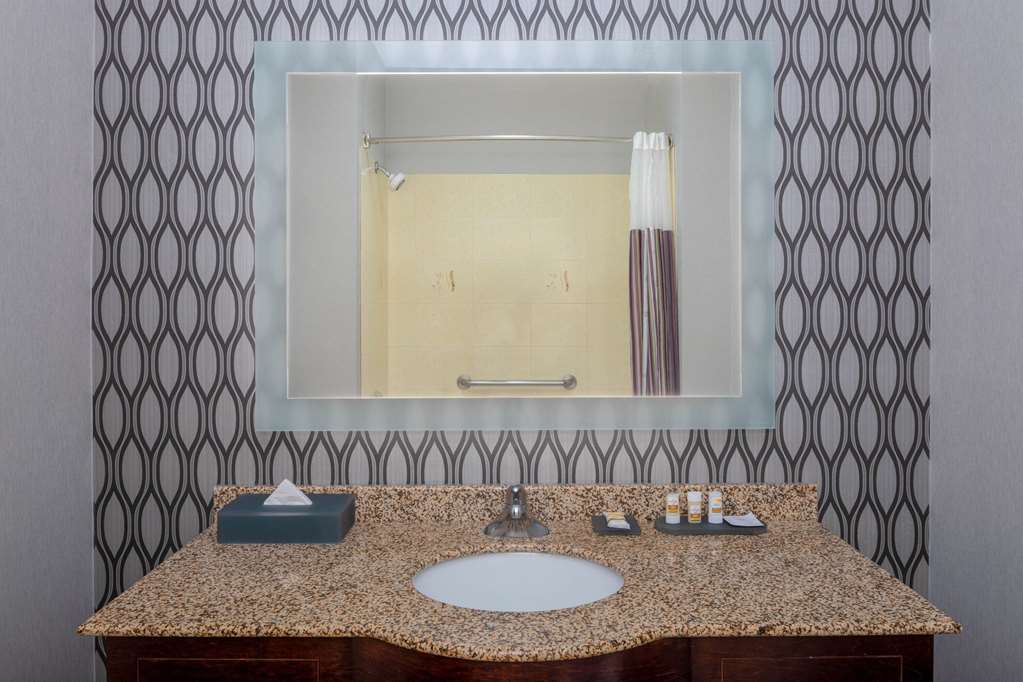 La Quinta Inn & Suites by Wyndham Savannah Airport Pooler - photo 17