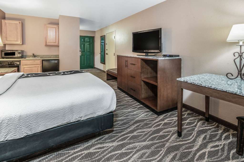La Quinta Inn & Suites by Wyndham Belgrade Bozeman Airport - photo 24