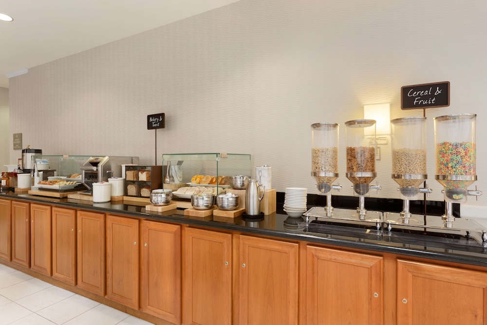 Embassy Suites by Hilton Newark Wilmington South - photo 23