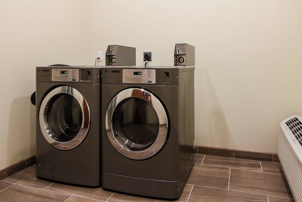Cobblestone Inn & Suites at UW Stout Downtown Menomonie - photo 32