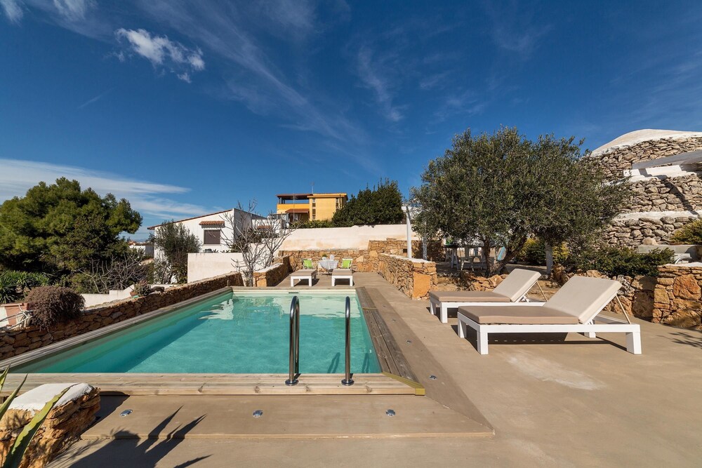 Villa La Samia — 4-Star Luxury Hotel in Torricella, Italy
