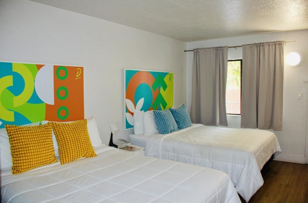 1 1 Condo hotel With Double bed and Community Pool Miles From Disney - featured photo
