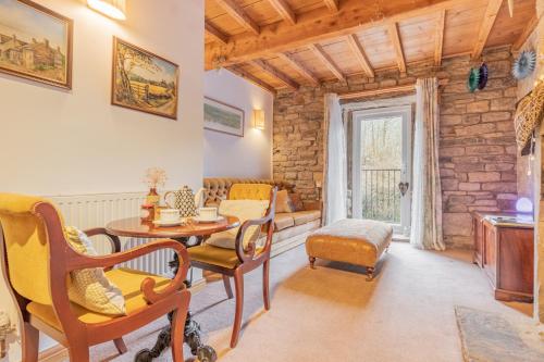 Millrace Cottage — 4-Star Luxury Hotel in Holmfirth, United Kingdom