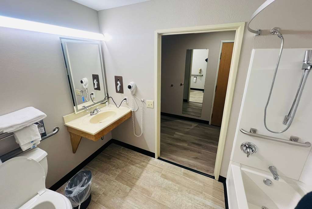 Super 8 by Wyndham Pittsburgh Monroeville - photo 54
