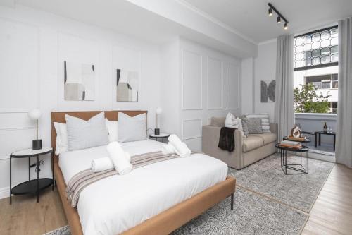 Venice House Stylish Stay with Balcony