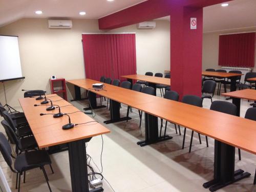 Hotel 1000 Ruza — hotel in Belgrade