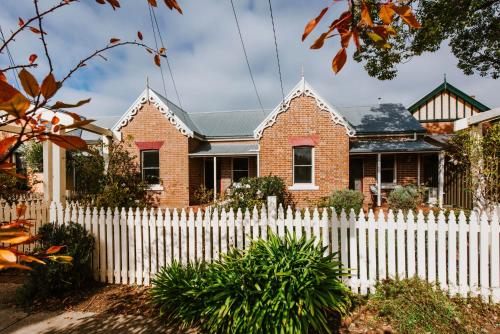 ‘Kareela & Kialla Cottages’ Charming Family Getaway in Mudgee, Australia