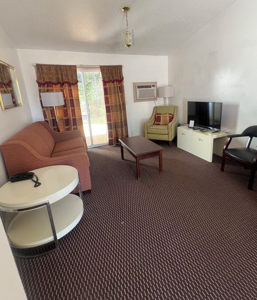Saco River Motor Lodge & Suites - photo 14