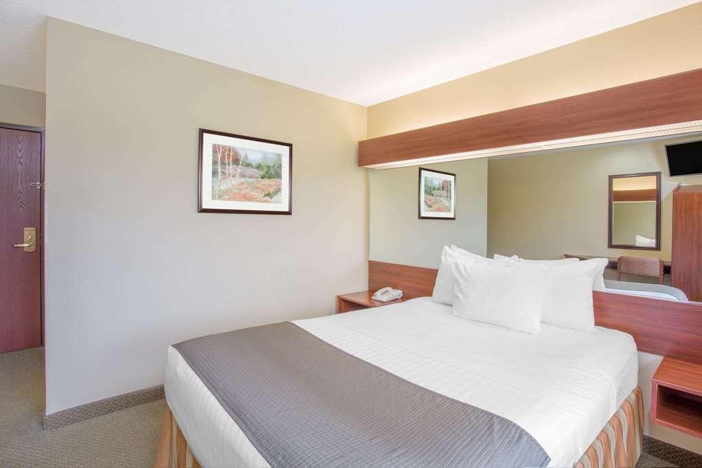 Microtel Inn & Suites By Wyndham Gassaway Sutton - photo 10